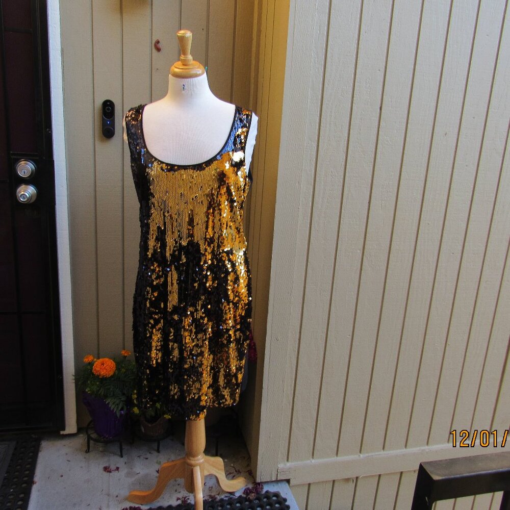 #633  NEW WOMAN'S GOLD SPARKLE SEQUIN DRESS BY CALVIN KLEIN  (SIZE 14)